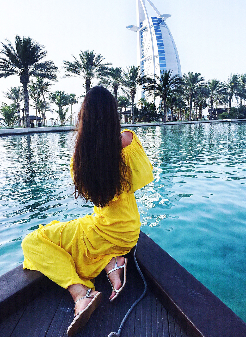 Burj al Arab Wasser Boot gelbes Maxikleid